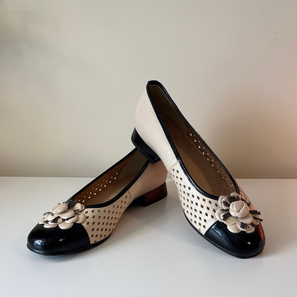 Ara Shoes - Ara Women's Cream and Black Leather Perforated Blossom Flats Size 9 EUC